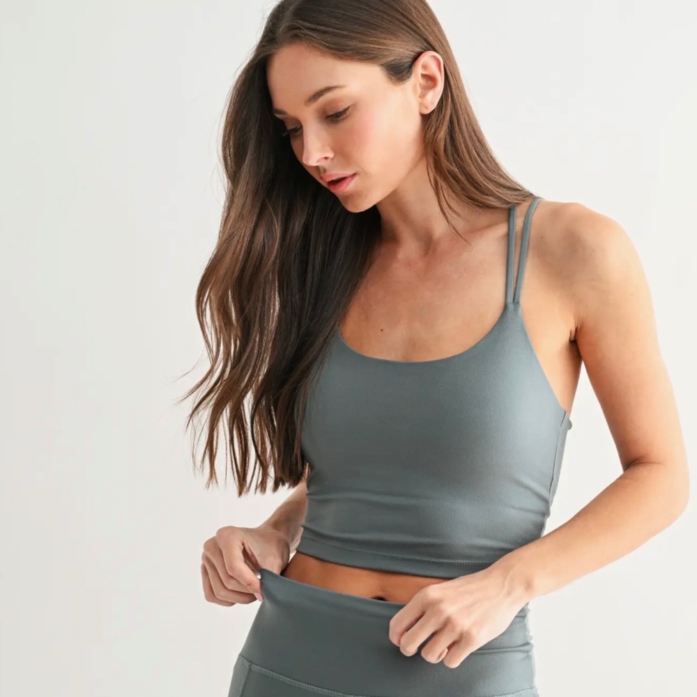 Women’s Strappy Sports Bra-seamless, Strech, Minimalist Yoga Crop Top-Gym Active